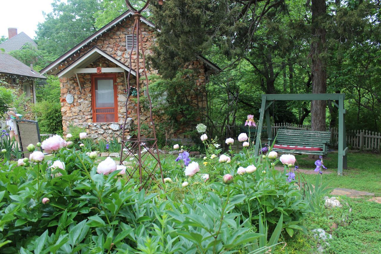 Rock Cottage Gardens B&B Eureka Springs Eksteriør billede